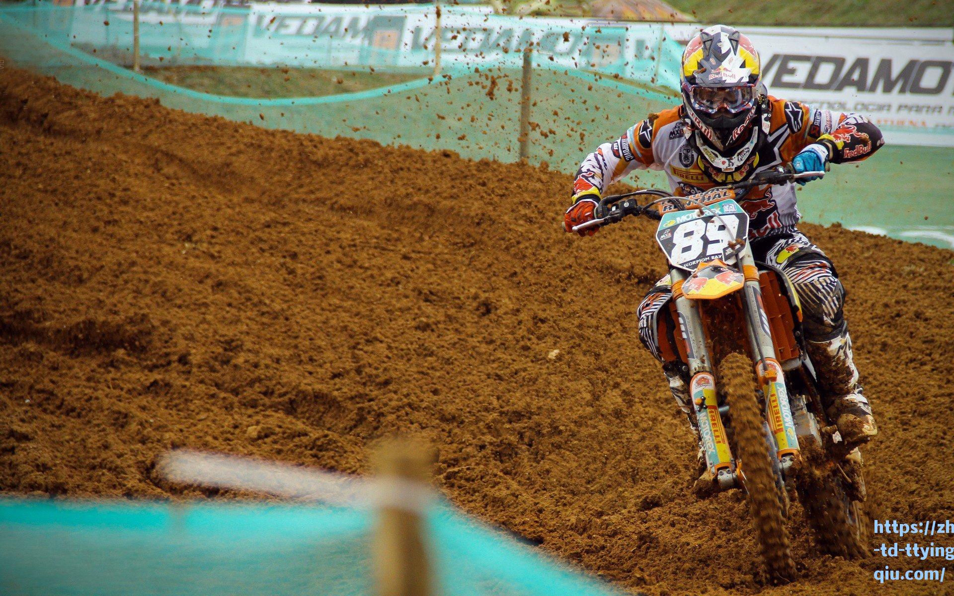 佩德里重返训练场参与合练 巴萨中场核心有望周末联赛复出